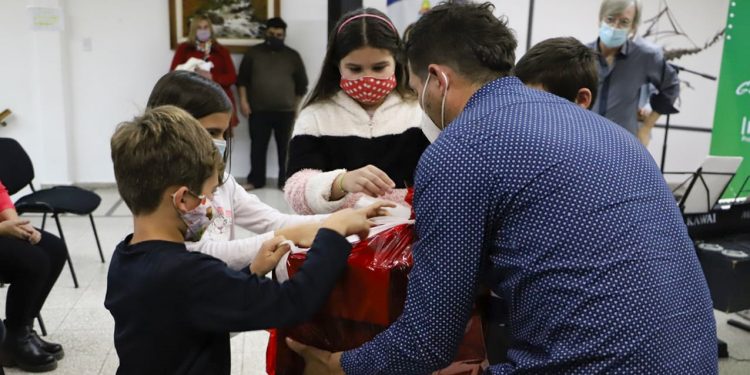 Nuevo bandoneón para la orquesta Sonidos del Sol de Plottier