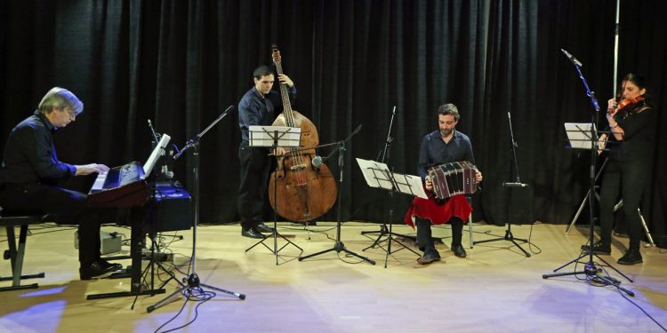 El tango neuquino viaja a China para la feria del libro de Beijing.